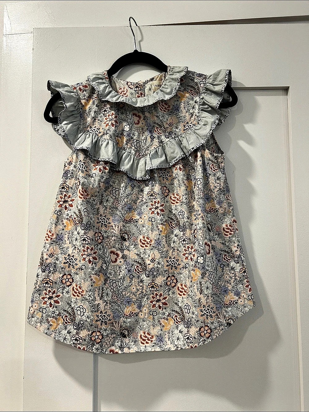 La Vie Rebecca Taylor Floral Ruffle Top w buttons up the back, Size Small